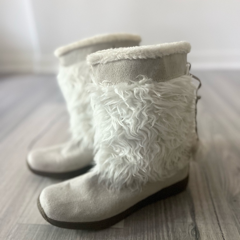 Women's White Fur Boots NWOT